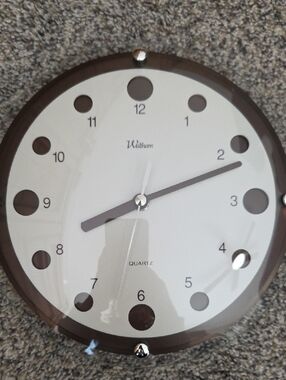 Vintage Waltham 9" Quartz Wall Clock – Minimalist Modern Design